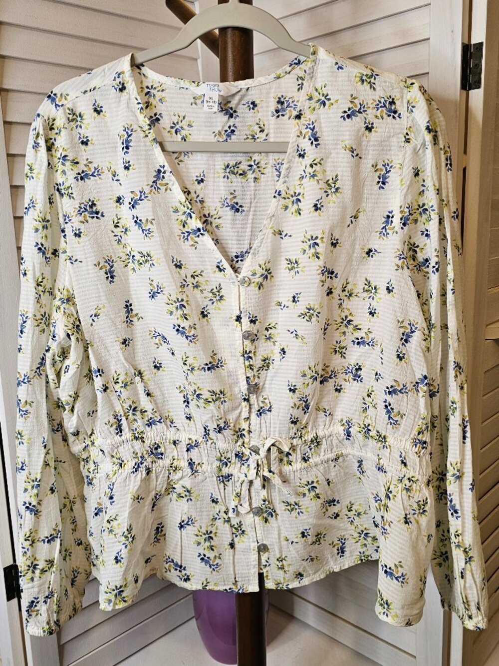 Time and Tru XL (16-18), Long Sleeved, V-Neck, Blouse, White w/ Blue Flowers NWT